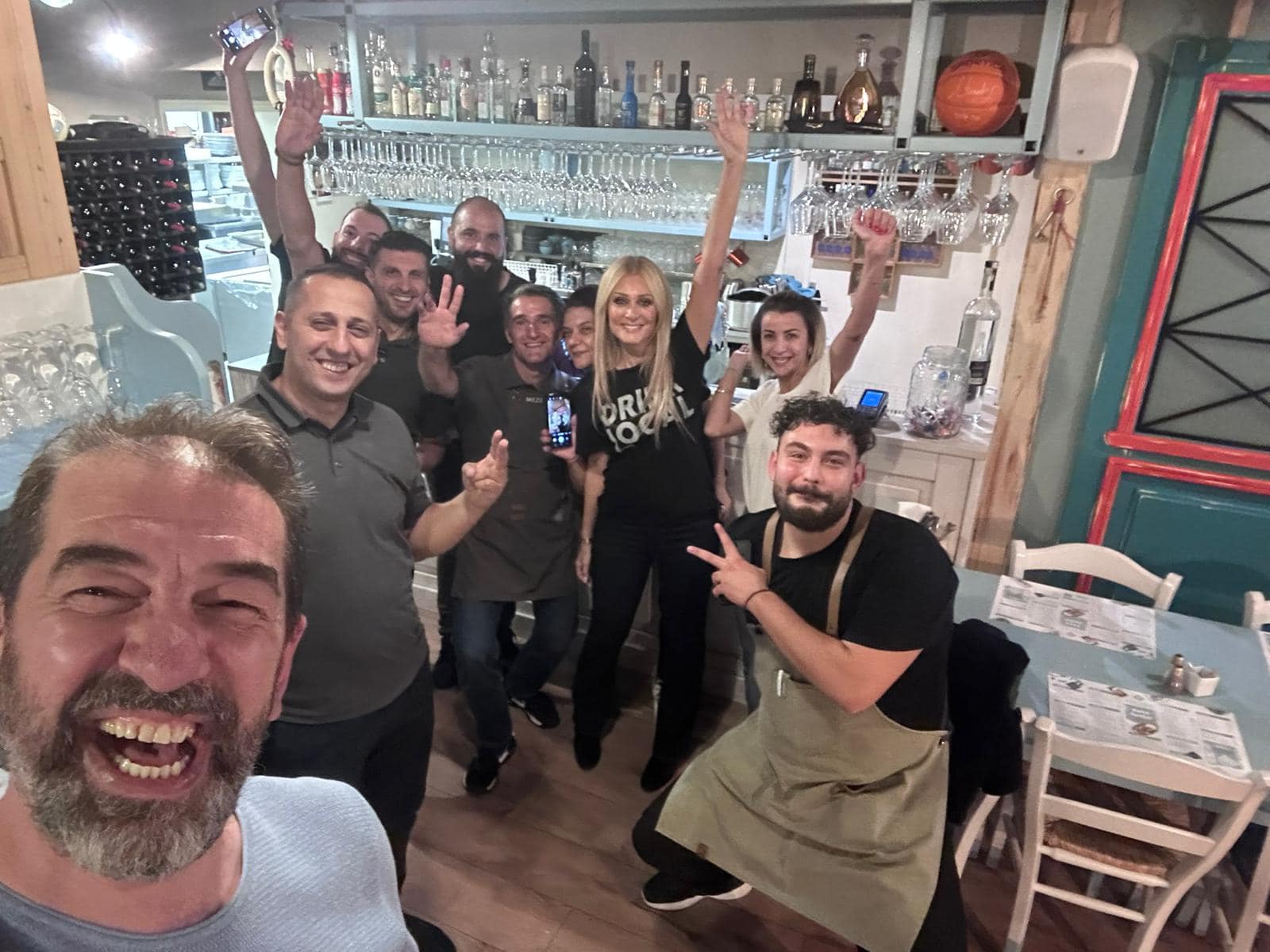 Musiker bei Meze Meze Taverna – griechische Klänge, Bouzouki und Gesang